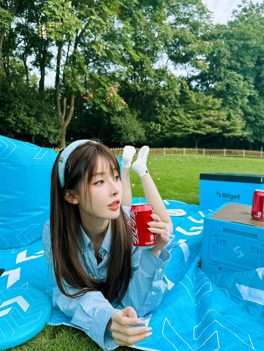 今天是Bitget蓝的露营日 遇到了一个好可爱的小公主 非要和我一起拍哈哈 
Tiffany蓝✖️蓝天白云绿草地 真的会让心情瞬间明媚 谢谢@Bitget_zh 和@0xyima 带给我的快乐 ☺️

我的快乐从来不独享 宠粉朵上线！
评论区留下你的脚板印 揪1⃣️个宝宝送同款 带上家人露营去🤣 https://t.co/B3FN58Nx6z