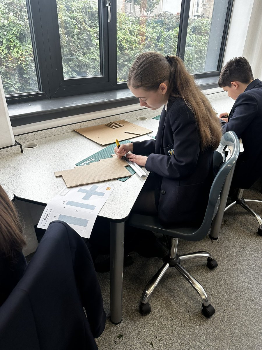 AfonTafTech's tweet photo. Our cardboard engineers are making fantastic progress! #TeamTâfTech @AfontafHigh https://t.co/VJ87aJX9vN