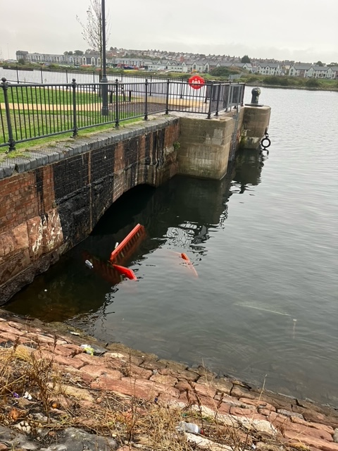 Julian B tweet media