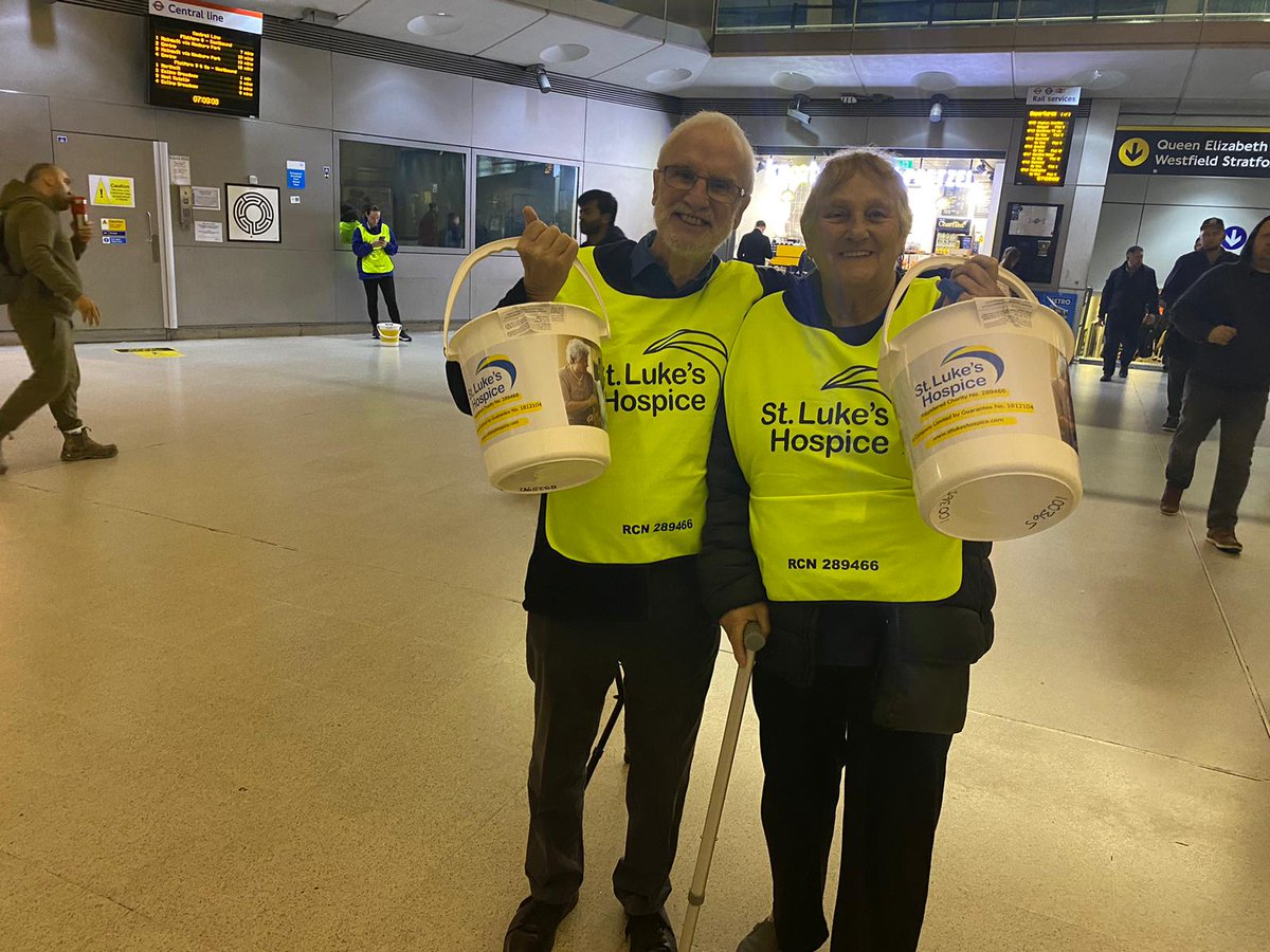 Some of our amazing volunteers with us at Stratford Yrain Ststion this morning. Raising funds for <a href="/StLukesHospiceB/">St. Luke's Hospice (Basildon & District)</a> 💙💛
Anyone commuting today via Stratford please pop over and say Hi
