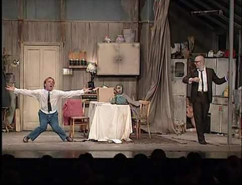 _JOKEmptySpace's tweet photo. "Eddie, Eddie, Eddie, you were BORN in Southampton? ... WOW!!! Why did you ever Leave?"

"That's a bit below the belt... hang on I've got this ... "Because... I found the railway station!!"
#RikMayall #AdeEdmondson #BOTTOM Live 1993 https://t.co/kRBLK11SvJ