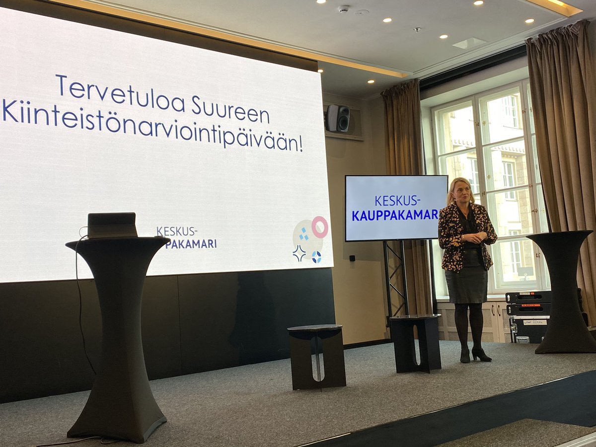 Suuri #kiinteistönarviointi’päivä käynnistyy <a href="/HannaKaleva/">Hanna Kaleva</a> avauspuheenvuorolla! Luvassa tiukkaa ja asiantuntevaa settiä kiinteistömarkkinasta ja arvioinnista.