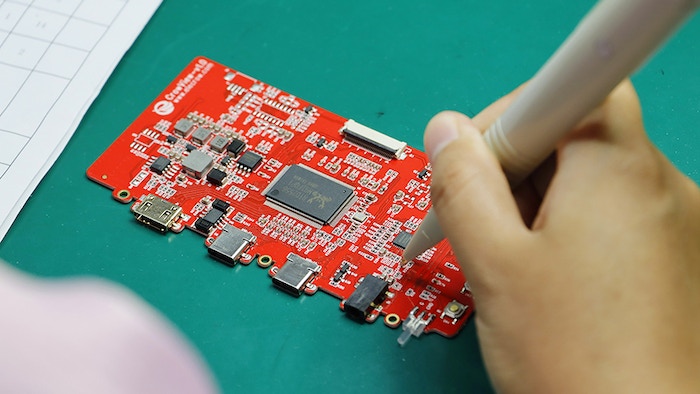 Elecrow1's tweet image. ⭐ This snapshot captures the #CrowView 14-inch #ScreenExtender in action on the #Elecrow production line. 😻
📌 elecrow.com/crowview-ultim…
#DualScreen #TechGear #WorkFromAnywhere