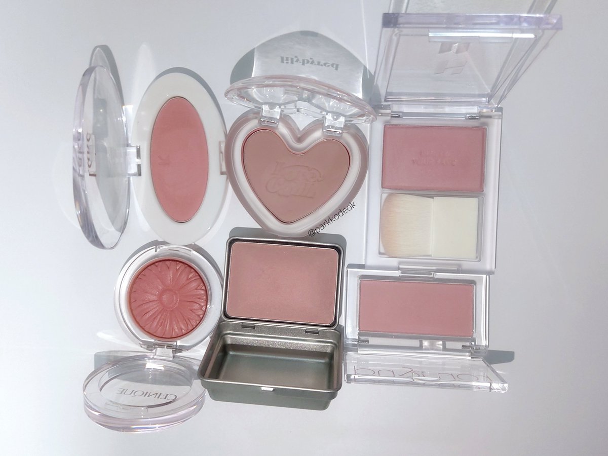 뮤트핑크 블러셔 추천(내돈내산)

크리니크 헤더팝/라카 706 러버
스킨푸드 베리앤크림/릴리바이레드 라벤더블러
롬앤 블루베리칩/홀리카홀리카 로세라

발색비교하고 싶은애들 이것저것 꺼내서
발색해봄!💕
뒤늦게 뮤트핑크 블러셔 추천이라는 이름 붙여서 업로드..✨️