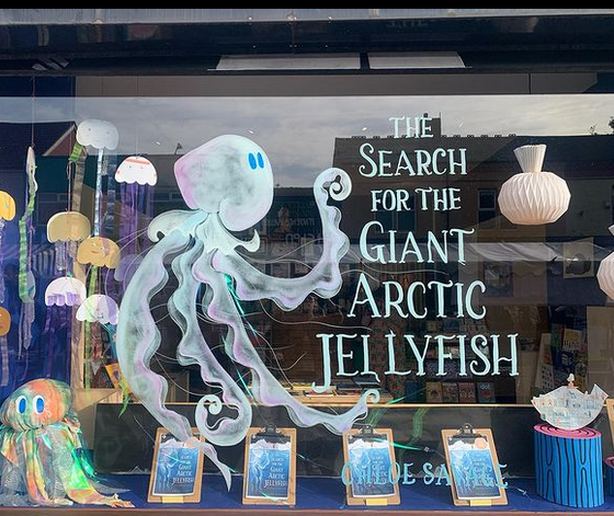 Come see our fluther (collective noun alert!) of jellyfish - better still - add to it! Our craft table awaits you - as do signed copies of Chloe Savage’s fantastic book. We’re open Wed-Sat 10-5, Sun 10 -3 Window art credit @chloesavageart @walkerbooksuk
