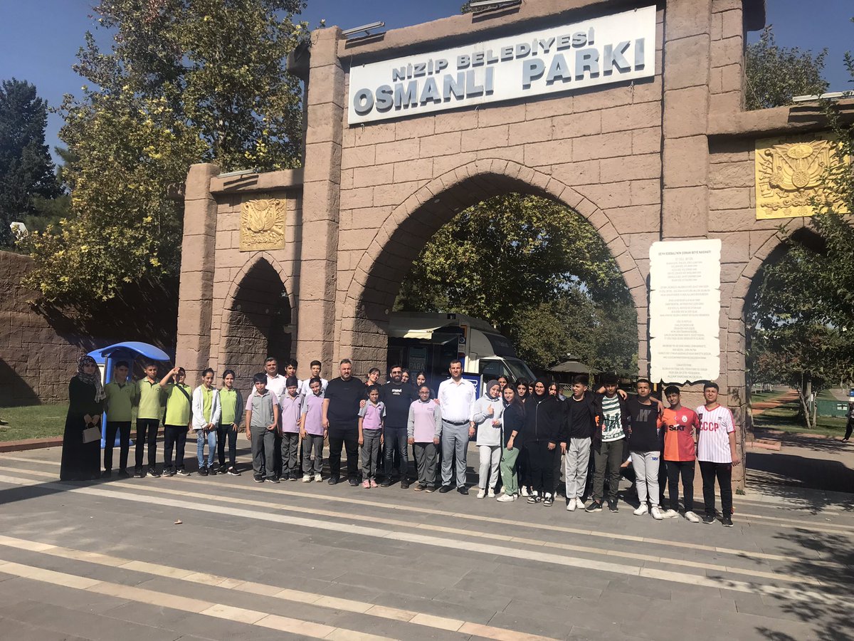 NizipAnadolu's tweet photo. Nizip Anadolu Lisesi ile birlikte  @polatakinort @Eminerustuoral1 @nizipgezgini farkındalık oluşturmak için Osmanlı Parkını temizliyor. 
@Cgnde @yasintepe @AydBenk @abdulllahtan @ahmetozel27 @27yasarpolat27 @BeyhanSaglam3 @NizipilceMEM @Nizipbel @nizipgovtr @Iyildiz27Yildiz https://t.co/lPSGbwEaQf