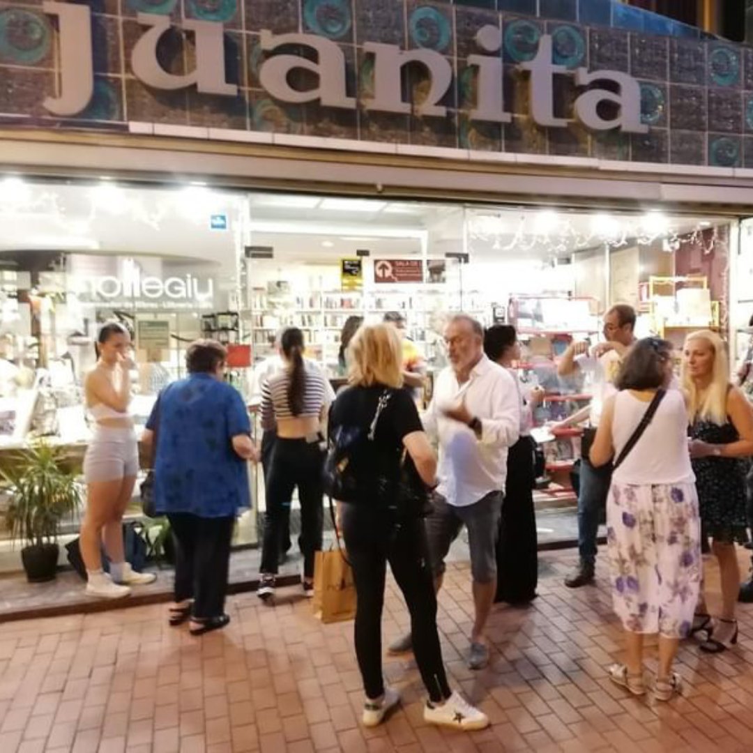 Gracias a @nollegiuoficial y a <a href="/elena/">elena</a>.marzo.9 por una tarde estupenda. ¡Y gracias por acompañarnos! 💚

#edicionescarena #libros #poemario #poemas #presentacionliteraria #presentaciondelibro