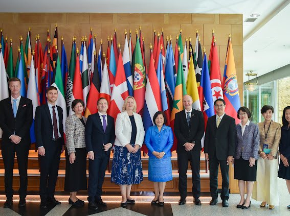 DKAMBinThailand's tweet photo. Today @directorDKtrade led 🇩🇰team in political consultations with @thaimfa. Huge potential for increased collaboration especially on the green agenda. Constructive discussions on human rights/democracy, trade and investment and regional/global developments of importance to 🇩🇰+ 🇹🇭 https://t.co/E3omLXZDJH