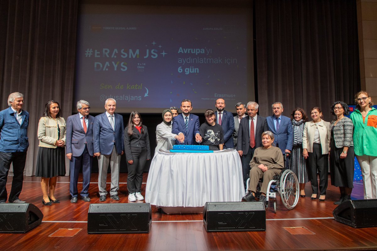 ktokaratay's tweet photo. Erasmus+ deneyimlerini paylaşmak veya projelerini duyurmak için yararlanıcılara eşsiz bir fırsat sunan ❝#ErasmusDays 2023 Konya: Ne Olursan Ol Yine Gel!❞ etkinliği Mevlana Kültür Merkezi'nde başladı.

#ErasmusDays @ulusalajans https://t.co/8MWepGCahf