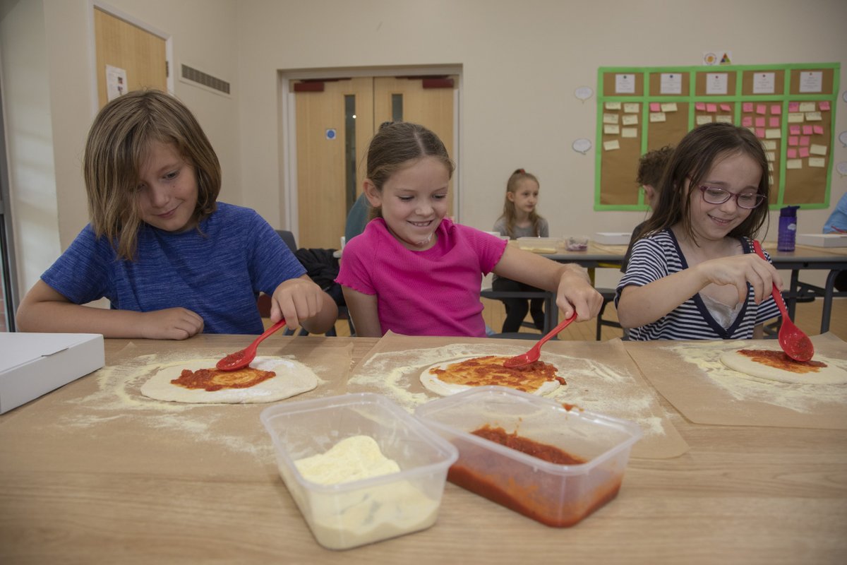 🍕 𝗥𝗵𝗼𝘀 𝘆𝗼𝘂𝗻𝗴𝘀𝘁𝗲𝗿𝘀 𝗴𝗲𝘁 𝗲𝘅𝗽𝗲𝗿𝘁 𝗴𝘂𝗶𝗱𝗮𝗻𝗰𝗲 𝗼𝗻 𝗽𝗶𝘇𝘇𝗮-𝗺𝗮𝗸𝗶𝗻𝗴 𝗳𝗿𝗼𝗺 𝗰𝗵𝗲𝗳 𝗦𝘁𝗲𝘃𝗲 🍕

🗞️ To read more see our news page here:
harlech.co.uk/News