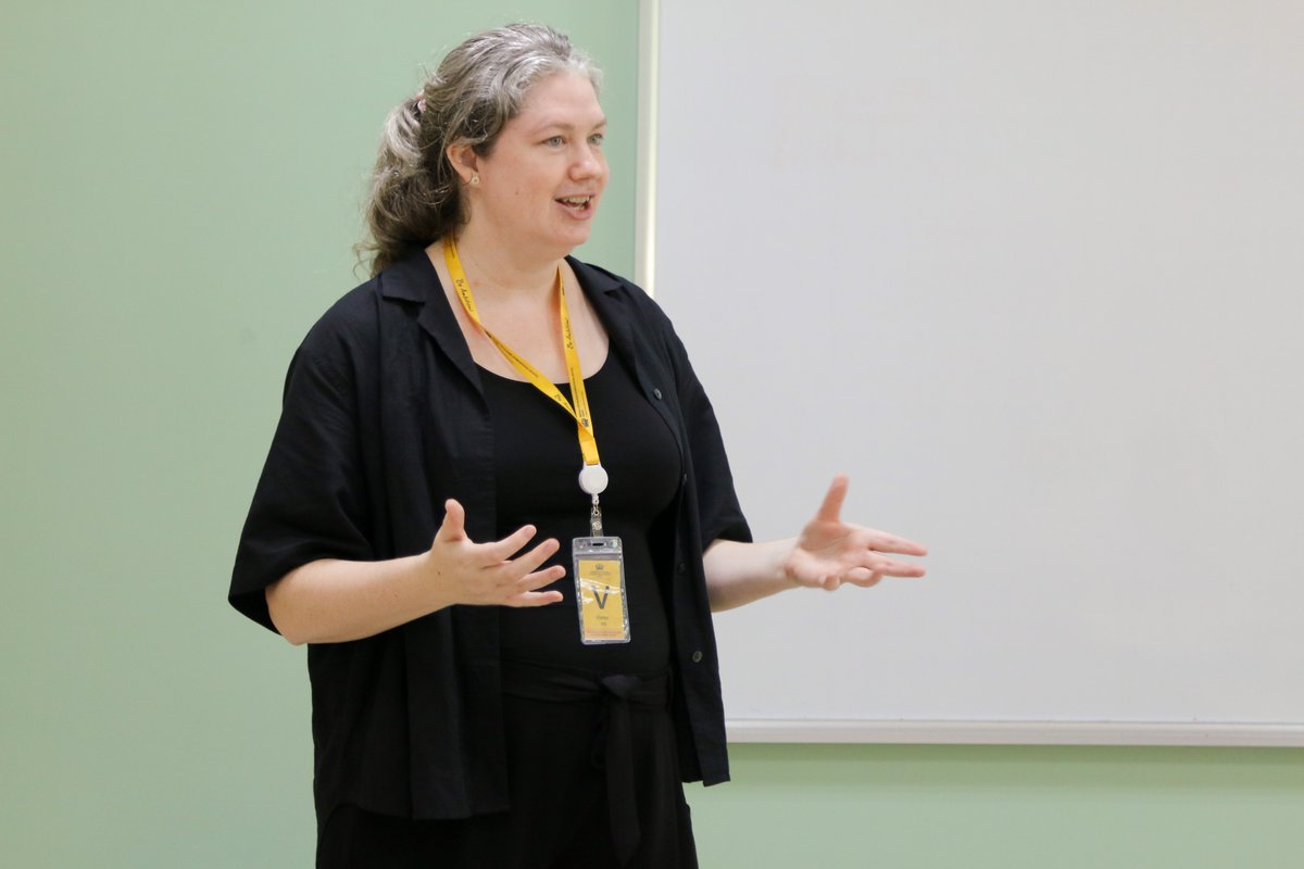BVISHanoi's tweet image. We welcomed specialists who are lecturers and representatives from The University of Melbourne (#1 in Australia) to BVIS Hanoi to give our KS4 & KS5 students a closer look at different majors @UniMelb
#BVISHanoi #NordAngliaEducation #NordAnglia #NAE