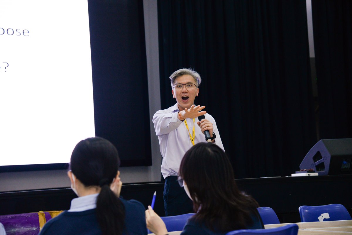 BVISHanoi's tweet image. We welcomed specialists who are lecturers and representatives from The University of Melbourne (#1 in Australia) to BVIS Hanoi to give our KS4 & KS5 students a closer look at different majors @UniMelb
#BVISHanoi #NordAngliaEducation #NordAnglia #NAE