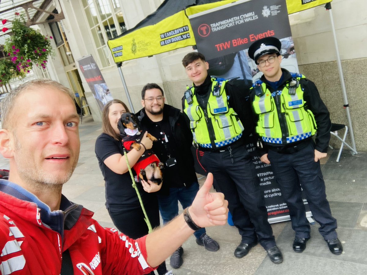 Get your bike out and head over to Cardiff Central Station for FREE @bikeregister marking by @transport_wales and @SWPCardiff available today until midday! 🚨🚲🔐👮🏻🏴󠁧󠁢󠁷󠁬󠁳󠁿👍🏻 #TfWPledge