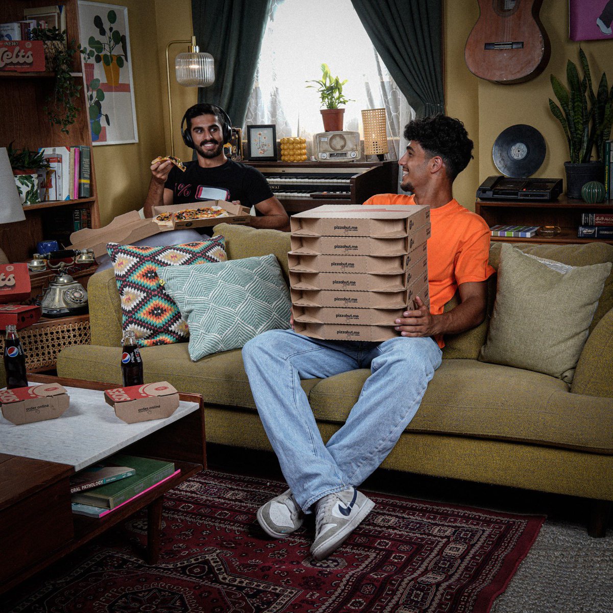 ضحك ولعب وبيتزا .. جوي وأجوائي😎🍕
Let the fun begin 🍕😎