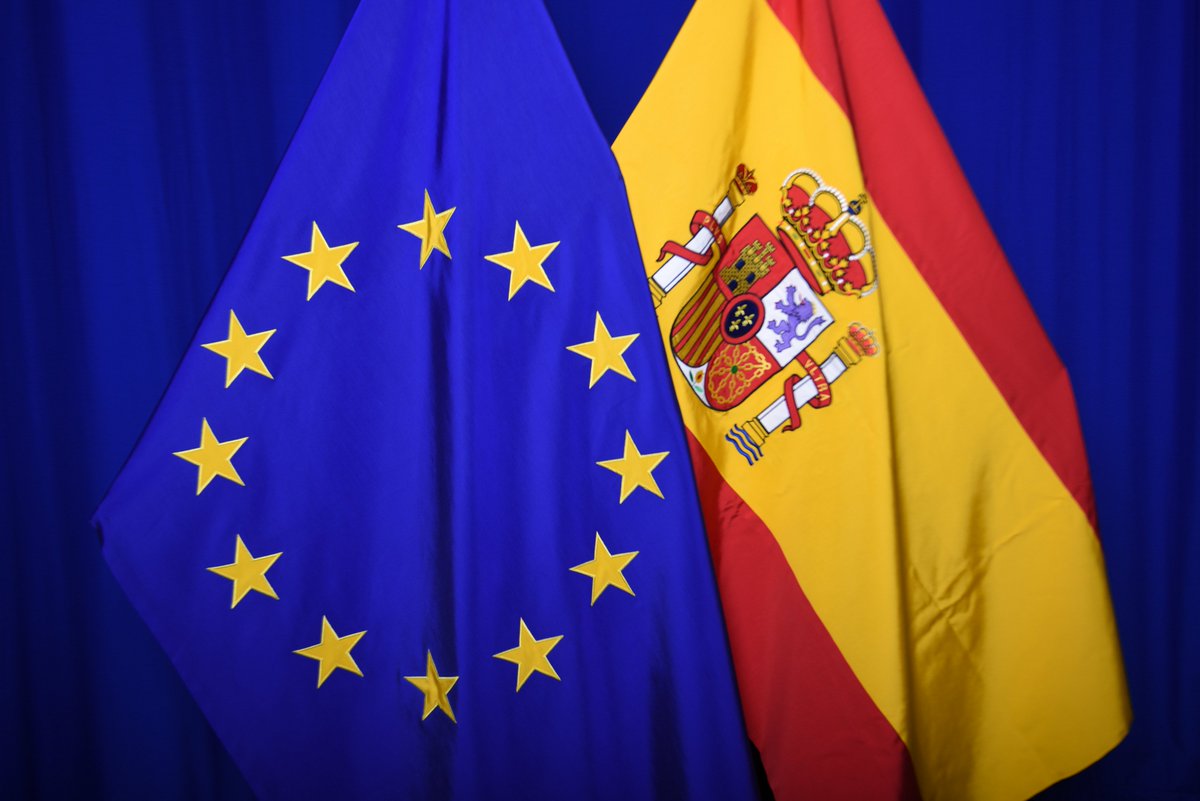UEFrance's tweet image. Nous souhaitons aujourd&apos;hui une bonne fête nationale à nos amis Espagnols ! ¡Feliz Fiesta Nacional, España! 🇪🇸🇪🇺

L&apos;Espagne a rejoint la famille européenne en 1986. Aujourd&apos;hui plus que jamais, l&apos;Union fait la force🤝

#12DeOctubre #12o #StrongerTogether