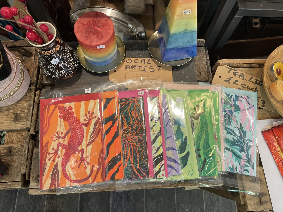 adrianpgibson's tweet image. So proud of my friend Bel, who’s hand lino-printed greeting cards are now available from 2 local shops … Full Moon Designs in Brixton Village and Forget Me Not and Green in Herne Hill 🎨

#belstudio #greetingcards #linoprinting #handmade  #fullmoondesigns  #forgetmenotandgreen