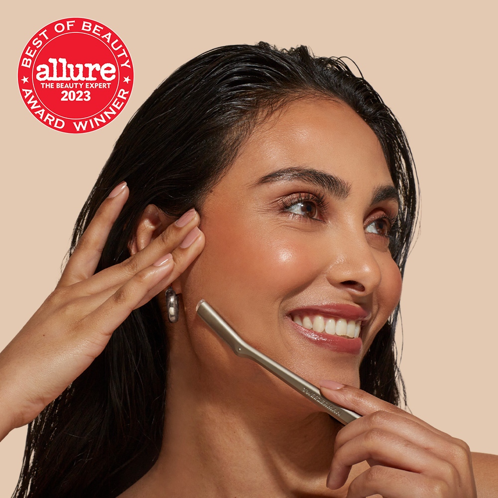 TweezermanUK's tweet photo. Did you know our best-selling facial razor has won Allure Best of Beauty award 2023 🏆

A must-have tool to add to your autumn skincare routine 🤎🍂
 #Skincare #Dermaplaning #AwardWinning https://t.co/GIkNMX0qoO