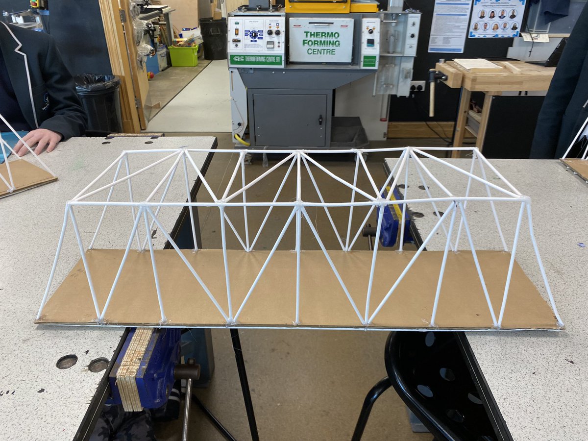 Year 10 NCFE Engineers <a href="/SCA_Community/">Salford City Academy</a> have been bridge building- winning team were Angel, Annette and Daisy #womeninengineering well done ladies 👏🏻👏🏻👏🏻👏🏻👏🏻