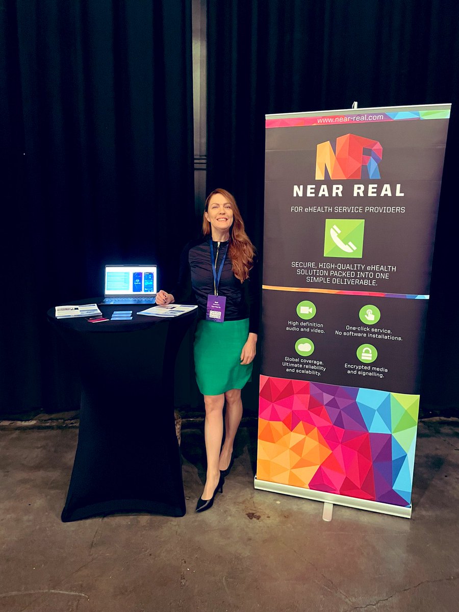Pitkästä aikaa ständihommia, irvistys sen mukainen 😜 Eikun aikuisten oikeasti, ohan tää mahtavaa päästä verkostoitumaan kasvotusten! 🥰 #futuretech ja aiheena #mydigitaltwin #nearreal