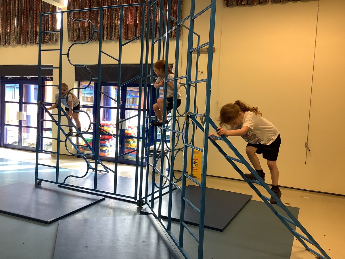 murdishawwest's tweet image. Climbing Frame! 🌟 Year 1 enjoying our PE lesson today! #mwcpsport