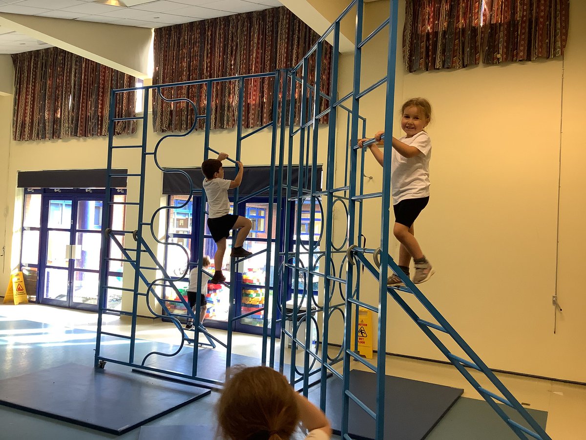 murdishawwest's tweet image. Climbing Frame! 🌟 Year 1 enjoying our PE lesson today! #mwcpsport