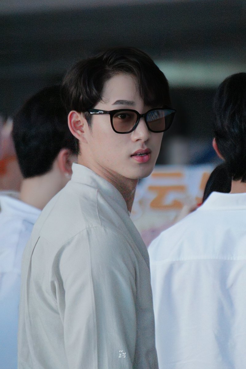 MiivSa's tweet image. เราไม่แน่ใจหรอกว่าเทอรับบทเป็นคนดีหรือคนร้ายแต่เรามั่นใจมากว่าเทอเป็นคนหล่อ 🫰🏻

꒰•*｡･ @EstRvp ･｡*•꒱
#ESTEAM