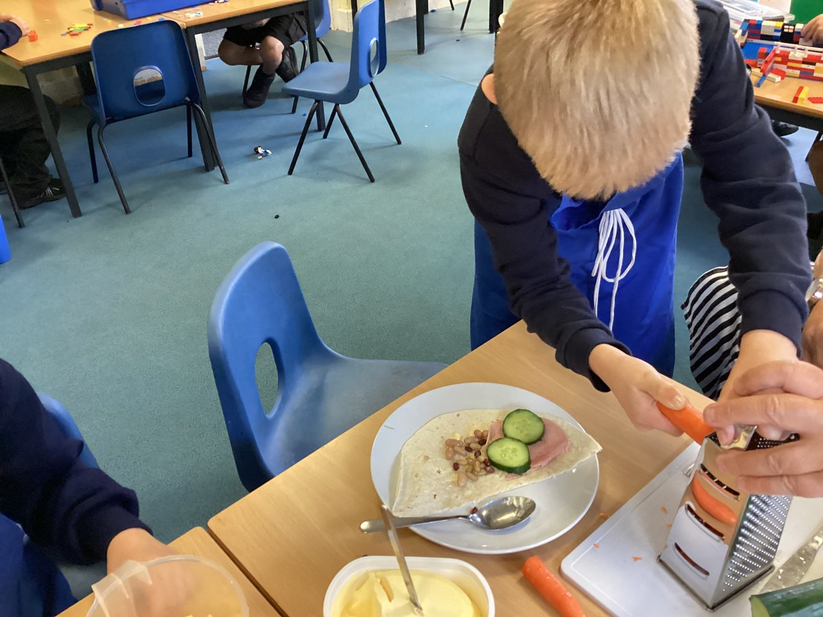 KatieManoy tweet media