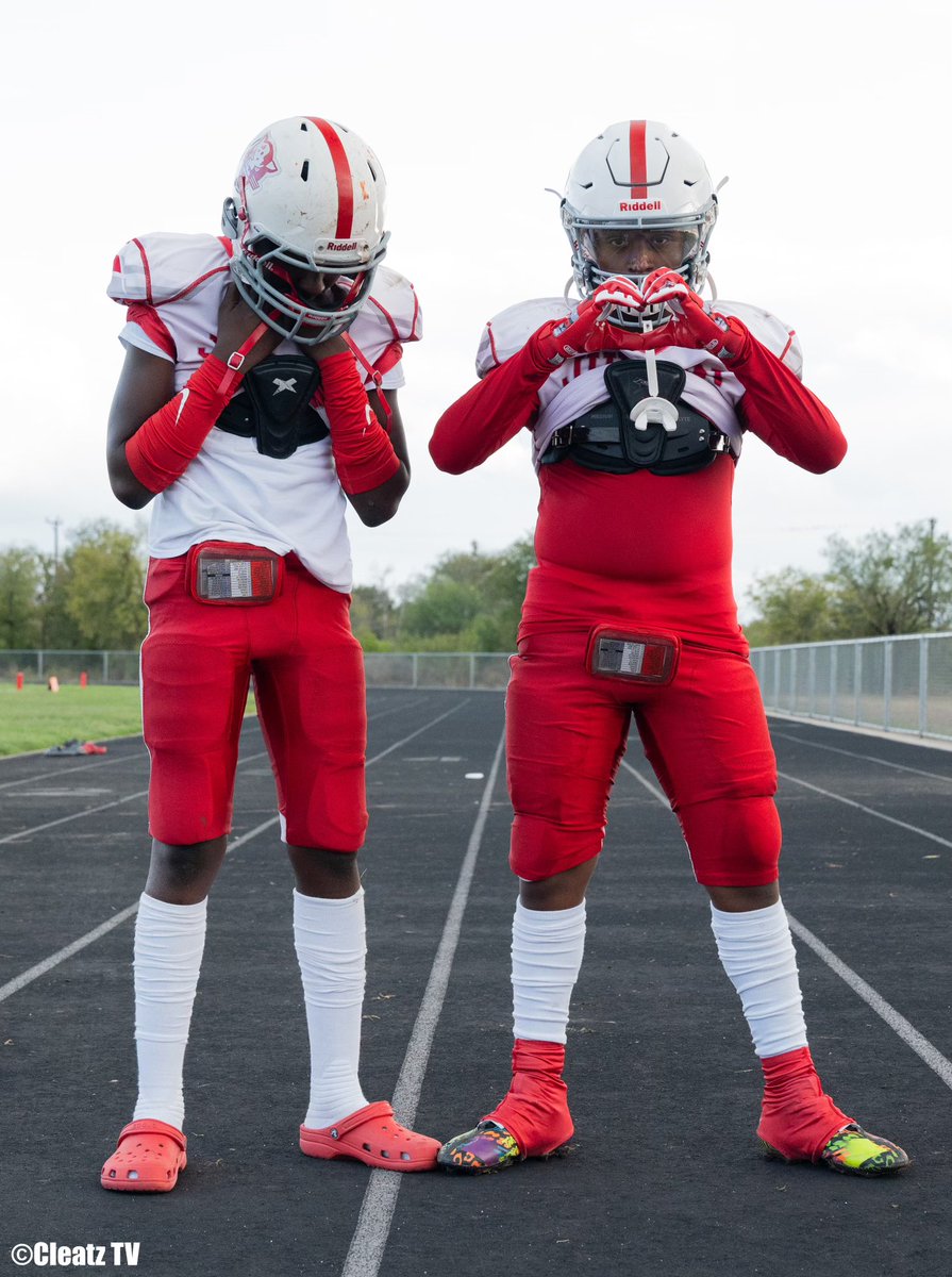 🏈The Jaguars took on Legacy Middle School yesterday and came out victorious! Way to go Jaguars!!! Photos below are from <a href="/CleatzTV/">prestonvisuals</a> 🤩📸 
#JaguarNation <a href="/JISD_ATHLETICS/">Judson ISD Athletics</a> <a href="/JudsonISD/">Judson ISD 🍎</a>