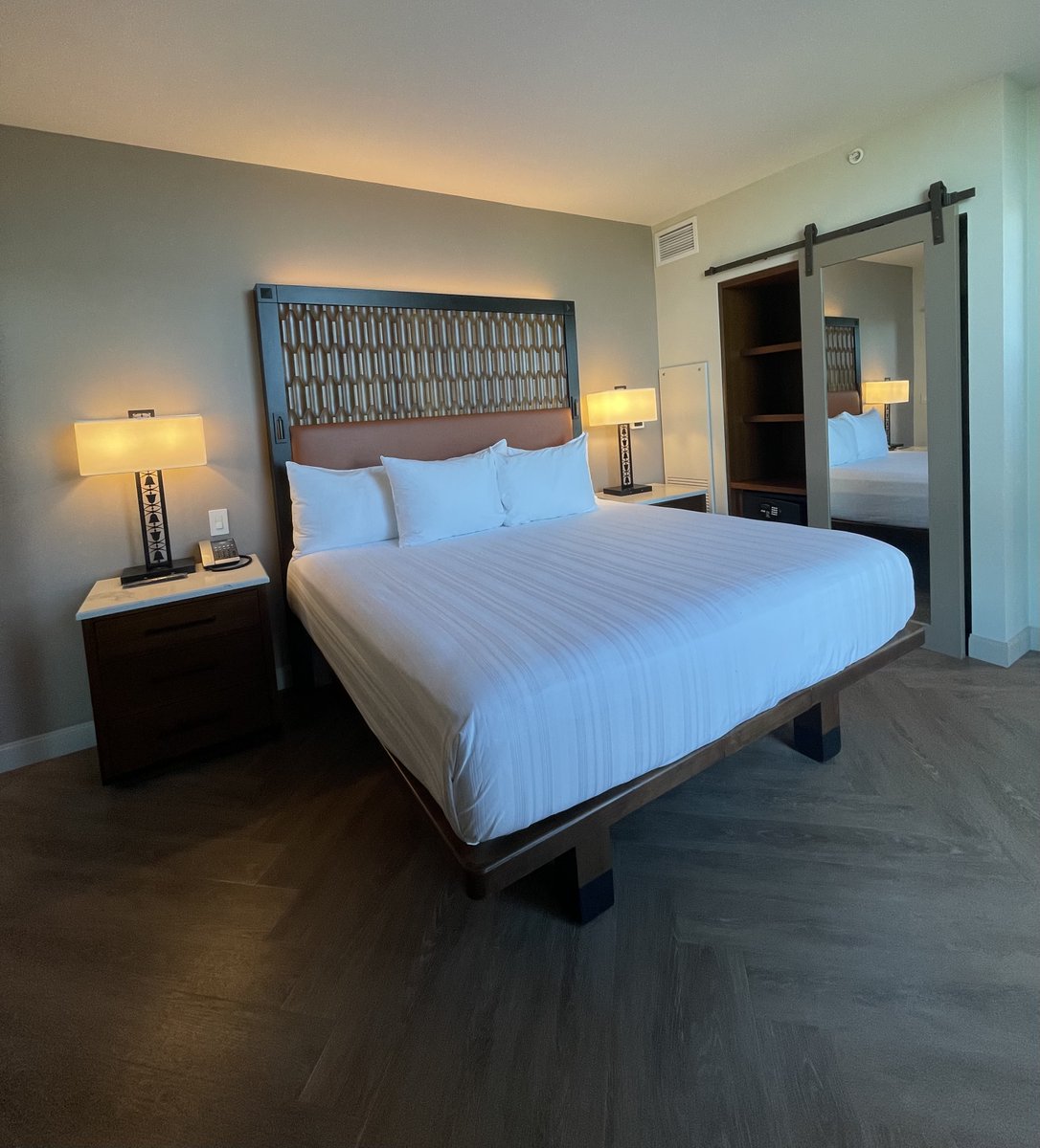 CassEnchants's tweet photo. Let’s Take a Tour of the Deluxe Suite in Gran Destino Tower at Disney’s Coronado Springs Resort #WaltDisneyWorld #Disney #WDW 
Read More: https://t.co/CjRShJlzfS https://t.co/8MBZD5Jpj0