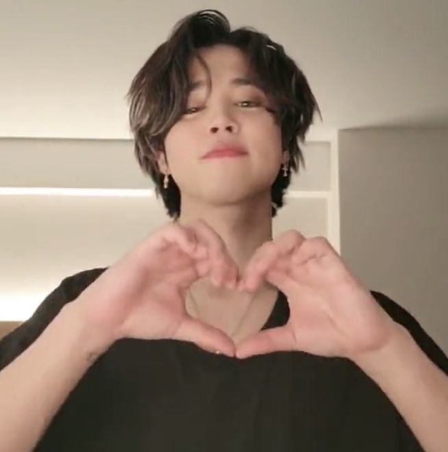 BhatKulsum99's tweet photo. It's you and me, that's my whole world.🐥🦋💜

#HappyJiminDay
#Happy28thbirthday
#HappyBirthdayJimin
 #JIMIN #JIMINDAY #Jiminie #Serendipity
#cutie #sexy #lovely
#Mimi
🎉🎁❤️😘🤩💓🫰🐥🦋💐🥳💫✨💜🤍🫶🫰 https://t.co/O853pgSfof