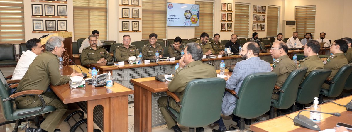 OfficialDPRPP's tweet image. آئی جی پنجاب ڈاکٹر عثمان انور سے آئی ٹی وسافٹ وئیر سلوشن کمپنی Netsol کے سی ای او سلیم غوری کی سنٹرل پولیس آفس میں ملاقات،دوران ملاقات پنجاب پولیس کے زیر استعمال سافٹ وئیرز اور انکے اپ گریڈیشن بارے تبادلہ خیال. 1/2

#PunjabPolice #Netsol