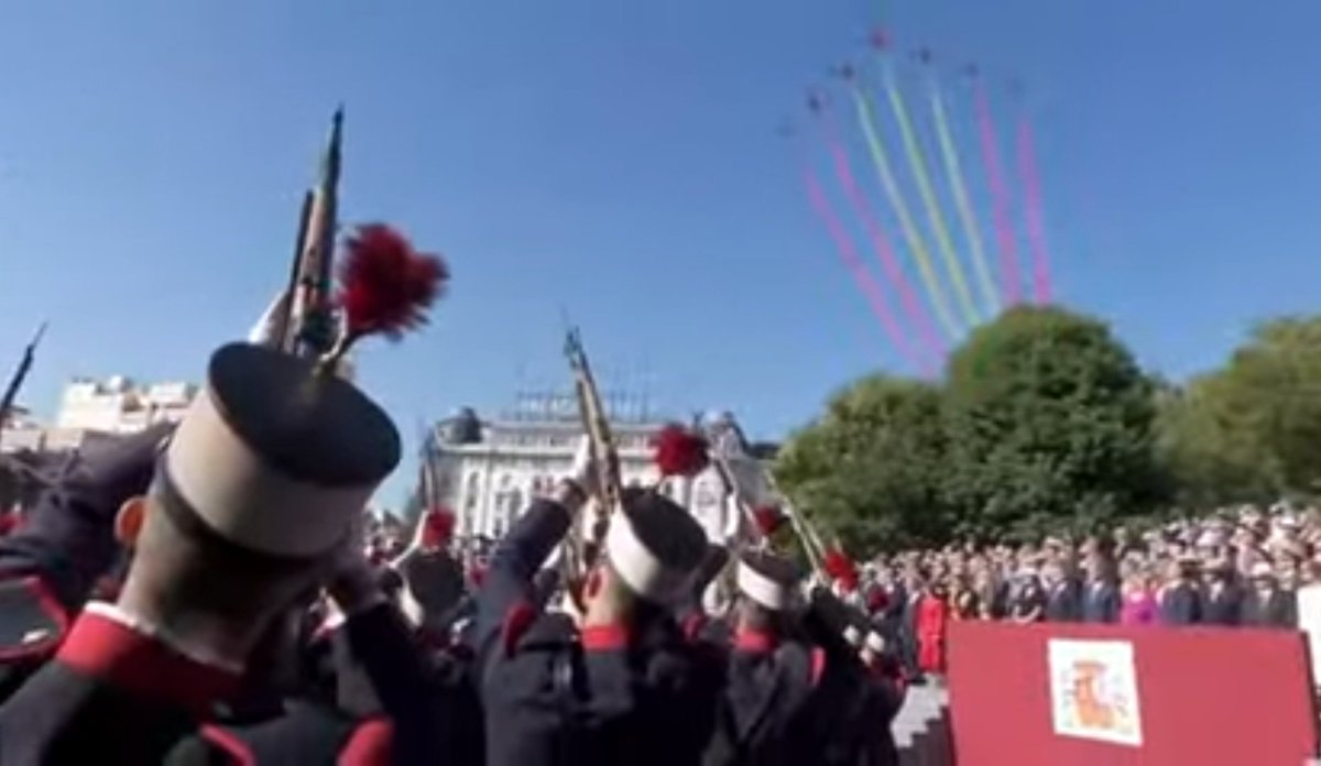 jp_ml's tweet image. Orgulloso de ser español. Y de los servicios públicos, la independencia judicial, la democracia, el estado de bienestar y el sometimiento de la injusticia a la Ley. Felicidades paisanas y paisanos en este y cualquier día en que España sea un poquito mejor! #12Octubre