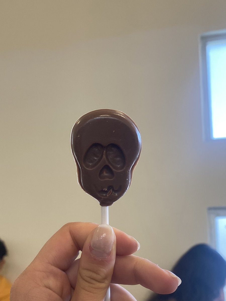 andreeaa_gomez's tweet photo. Amo las Paletas de halloween 🎃 https://t.co/1qqGeji5Wu