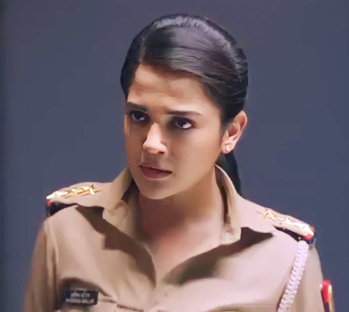 nimasha4sg's tweet image. The smartest SHO Haseena Mallik is on her way to solve the case wid the great support of smartest girl Yuvika.Loved pure bond of YuvEena.Precap🔥.Excited!BTW, forever greatful to #Vanshaj makers for letting us to witness new version of HM which we didn't get to see in #MaddamSir
