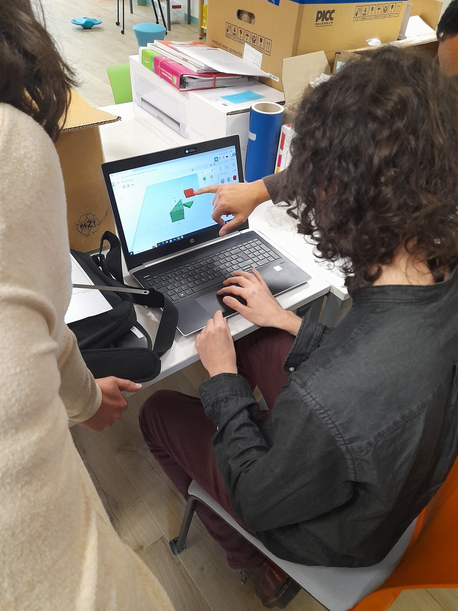 canope_27's tweet photo. Formation @fablabalecole pour les écoles de Clef-Vallée-d'Eure et Jules Michelet @VilleEvreux qui bénéficieront d'un fablab pour l'année. Découverte des machines à travers la réalisation d'un tangram libre. Résultats en bois, plastique et tissu !
@dsden27 @reseau_canope https://t.co/UmZnFZQaCf