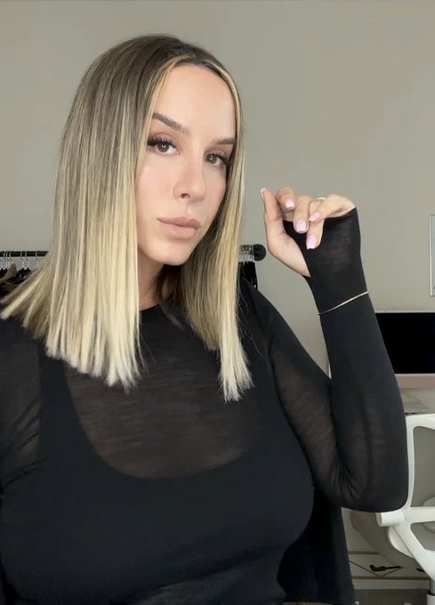 Good morning to the amazing straig&hellip; Bitch! you thought&hellip;hey trans, gays, &amp; theys 🤗🫶 https://t.co/pYa8