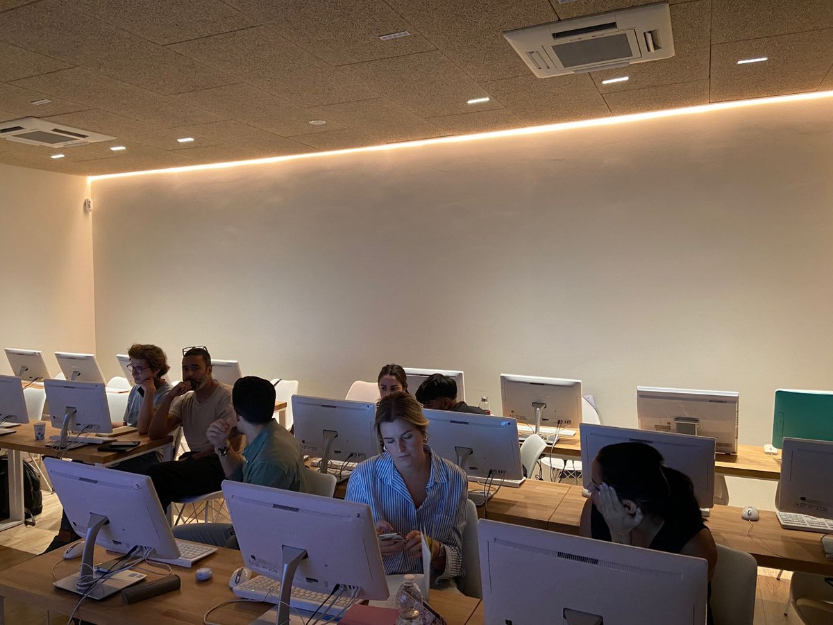 ¡Es Juernes y estamos a sólo un día de celebrar el fin de semana! 🥳 
Nosotros seguimos trabajando a tope para traer novedades la semana que viene 🆕
#Equipo259 #MktMindAgency #CommunityManager