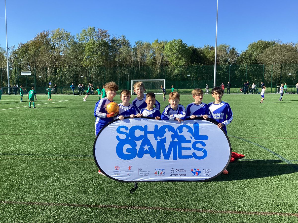 Year6sunnybank's tweet photo. These @Year5sunnybank and Year 6 children represented Sunny Bank with determination and pride this afternoon. The sun even came out for them. @sunnybankschool https://t.co/idwWR3EhSq