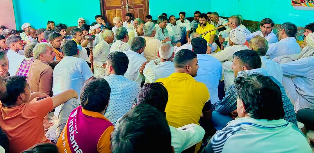 NemsinghFauzdar's tweet photo. नगर विधानसभा क्षेत्र के ऐतिहासिक गांव बेडम में आज पंचायत आयोजित की गई।
 पंचाय��� में दर्जनों गांव की सरदारी ने आशीर्वाद देकर चुनाव लड़ने का आदेश दिया 🙏 https://t.co/6TNitXUBqF