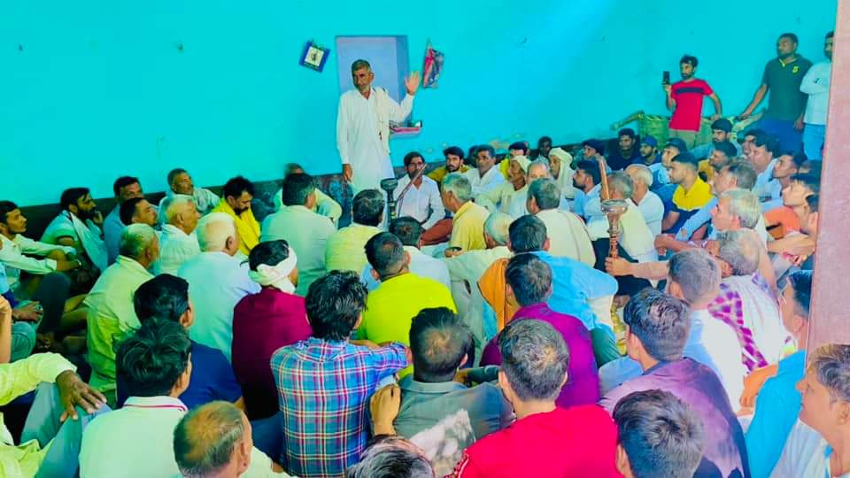 NemsinghFauzdar's tweet photo. नगर विधानसभा क्षेत्र के ऐतिहासिक गांव बेडम में आज पंचायत आयोजित की गई।
 पंचाय��� में दर्जनों गांव की सरदारी ने आशीर्वाद देकर चुनाव लड़ने का आदेश दिया 🙏 https://t.co/6TNitXUBqF