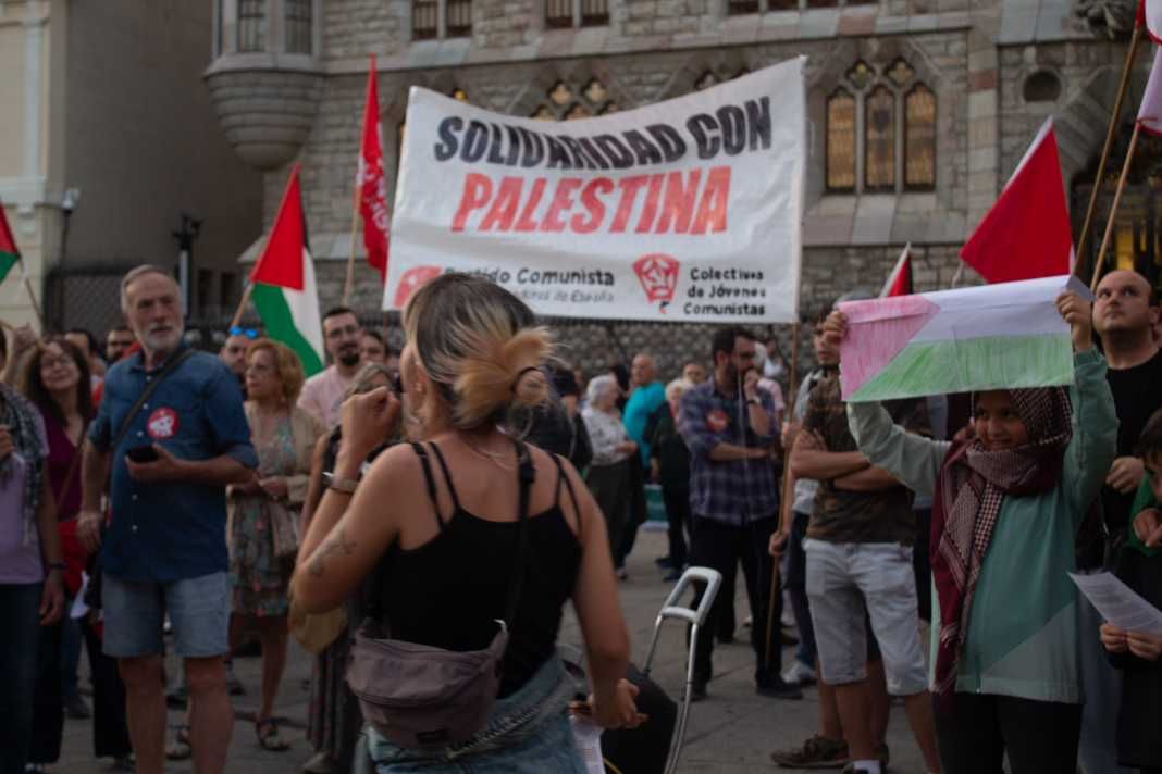 pcte_cyl's tweet photo. 👉🏻En la tarde de ayer el PCTE de #León, salió a la calle para defender el derecho a la resistencia del Pueblo Palestino tras décadas de opresión y condenar el genocidio al que está siendo expuesto.🤬

✊🏻La solidaridad es la ternura de los pueblos🫂

#PalestinaLibre
#FreePalestine https://t.co/9YJrv29j09