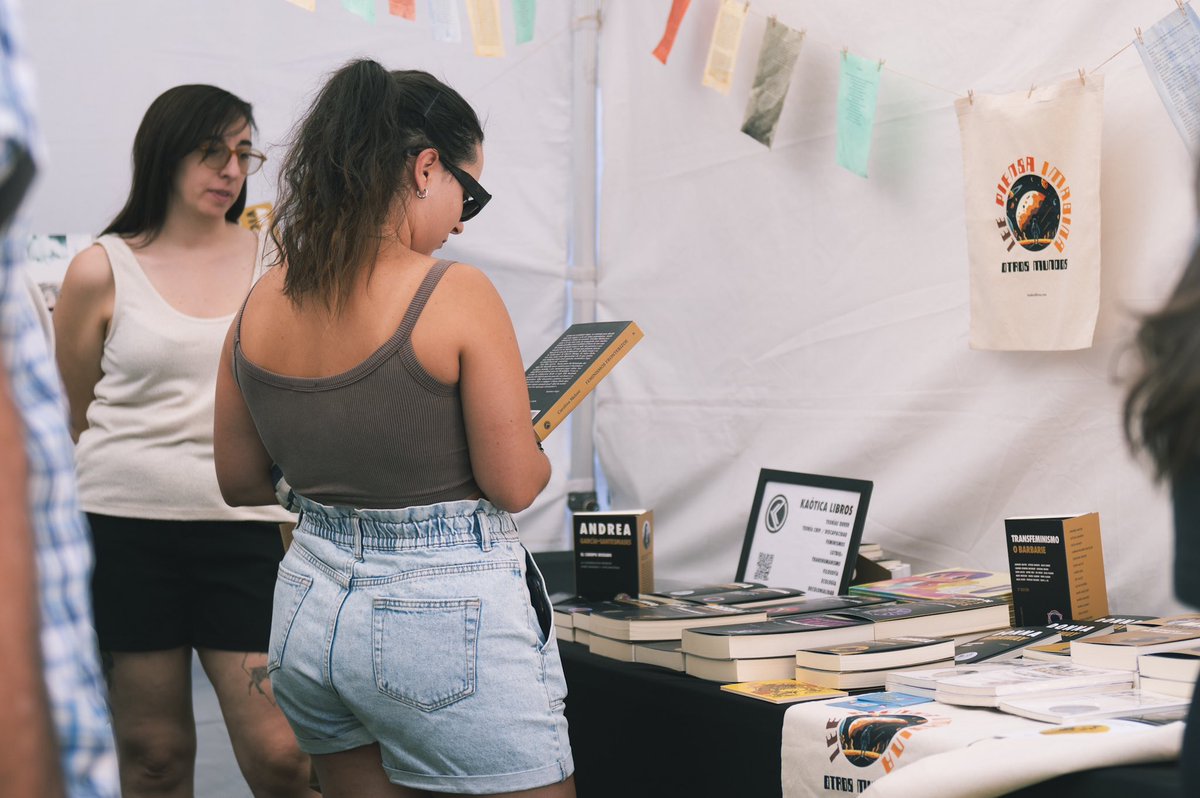 aytolalaguna_es's tweet photo. 🤩 ¡La Feria del Libro de #LaLaguna ya es una realidad! 

📚 Con 50 carpas repletas de libros, autores y actividades culturales, es la cita literaria más importante de Canarias. ¡No te la pierdas!

 ✨ Más información en: https://t.co/kolFiJkOfJ https://t.co/L1EpGfpyKd