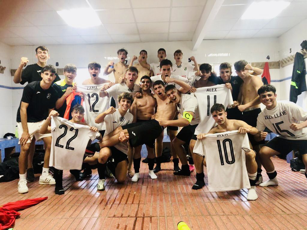 Resultado partido Juveniles!!

CPMoraleja Cahersa
        4-2
Academia Extremadura 

⚽️⚽️-Parrón
⚽️-Javier Martín
⚽️-Alex 

Partidazo de nuestros juveniles y victoria en La Vega, consiguiendo los 3 puntos muy trabajados!⚒️⚒️

Seguimos Equipo!💪🏼⚽️💪🏼

#JuvenilesCP🏴‍☠️ 
#SiempreCP🤍🖤