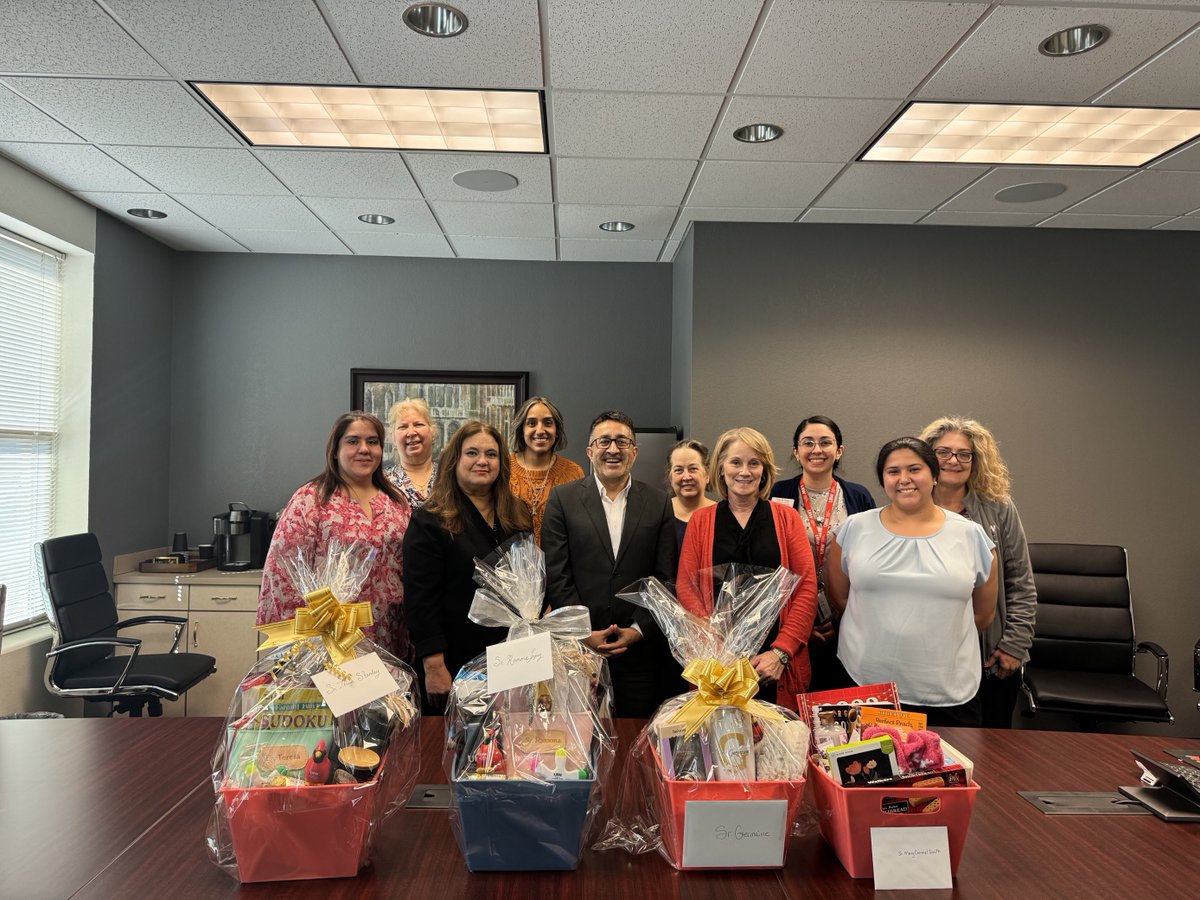 UIW_SPS's tweet photo. Heritage Week is here, and we're thrilled to be a part of the Blessing Basket project! The goal of the project is to honor UIW's heritage and unite in appreciation of @CCVI_Sisters for their inspiring work.
#UIWSPS #UIWPride #UIW https://t.co/V67cmV0Ntc