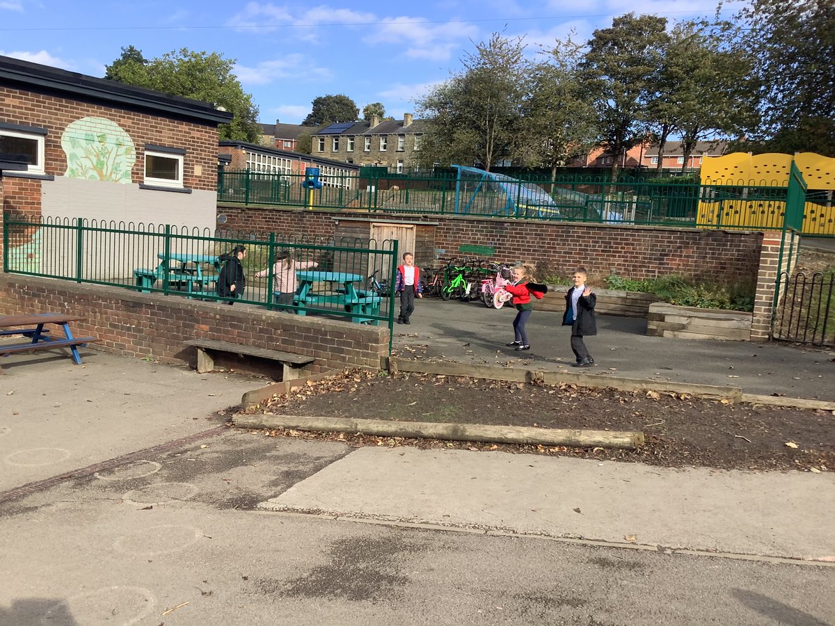 WOrchardpa's tweet photo. Today, we were looking at why exercise is so important to our bodies. The best way to find out why is to do something so we got outside and started to move our bodies.
#scienceatorchard @WOrchardpa @SouthPennine @OrchardPrimaryA https://t.co/yUQ0FU1U2O