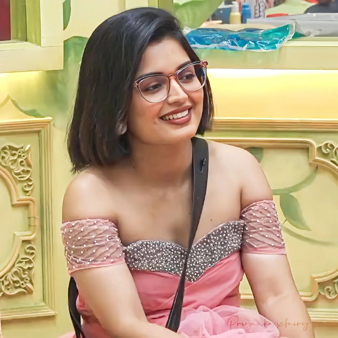 navya_shivpari's tweet photo. Cutie pie pari 🧡 @PriyankaJain7 
Pari you have a natural beauty that is hard to find ❤️
Keep supporting priyankajain 💗

#priyankajain #bigboss7telugu #bigbosstelugu7 #priyankajainarmy #shivpari #priyankajainonbb7telugu #parians #ladytigerpriyankajain https://t.co/6BPcKNcJdg