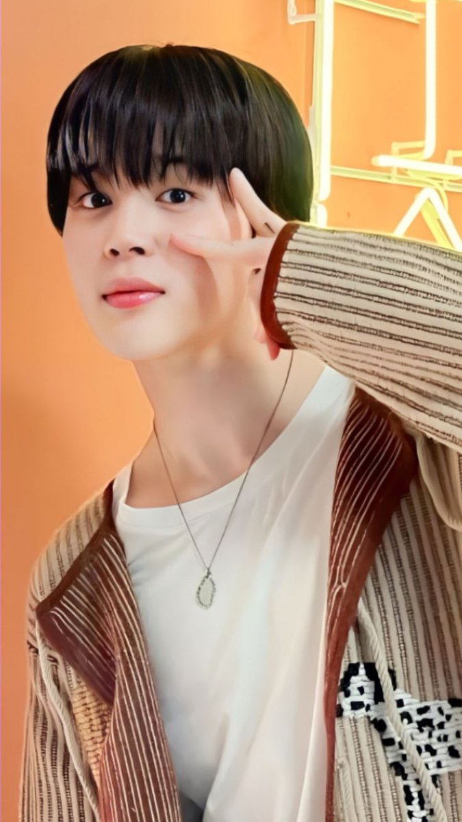 BoliviaIsPurple's tweet photo. #HappyBirthdayJimin

¡FELIZ CUMPLEAÑOS a nuestro ángel, lindo, tierno, sexy, compositor, bailarín de primera, cantante cuya voz es un deleite, modelo y persona de amable corazón, Jiminie! 🥳🎂🎊

Que este día lo festejes junto a tu familia🤗💜

ARMY te quiere mucho💕 https://t.co/HQHQt2Y7vB