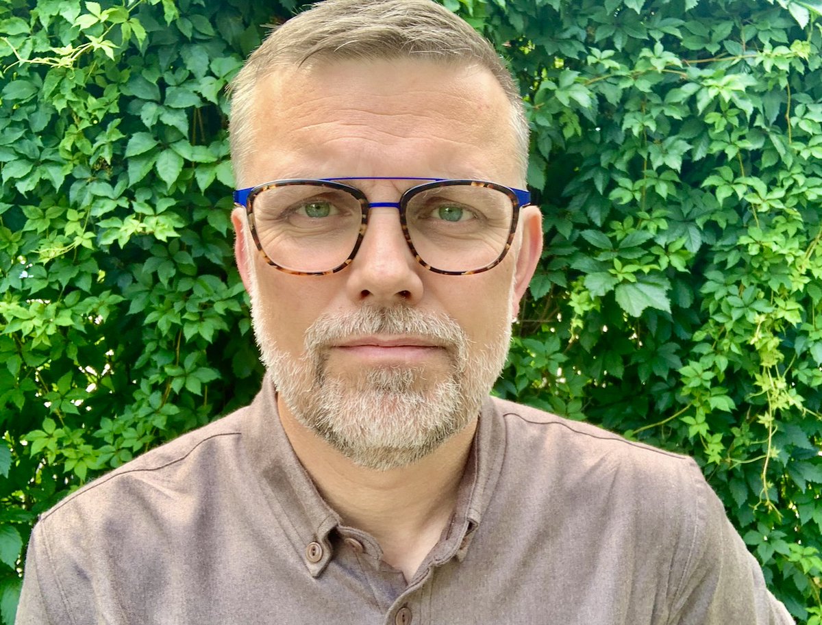 Check out this podcast episode trailer, where Cameron Norman explains how having a #designer's mindset facilitates the process of #changemaking. Stay tuned for our upcoming interview with Cameron - "Change Making by Design" coming soon!
sichealth.ca/.../trailer-ep…