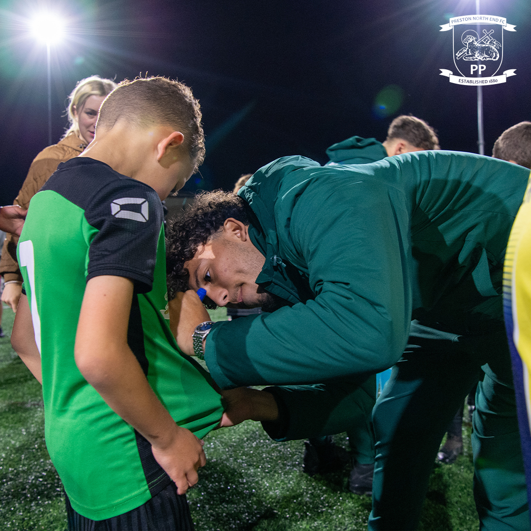 pnefc's tweet photo. 💭 Back to where it all started. 💙

🤝 Kian Best and @K1antaylor paid a special visit to @RibbletonFC yesterday evening. 👇

#pnefc