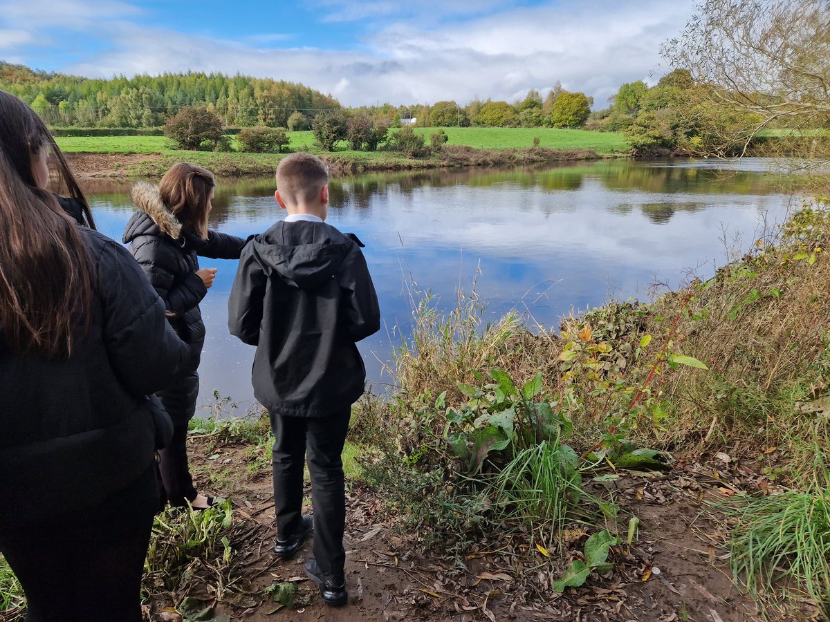S1/2 Geoclub out looking at possible solutions to litter in the Clyde today as part of #STEMtheflow trying to see which of their design ideas would work best <a href="/KSBScotland/">Keep Scotland Beautiful</a> <a href="/UGSchool/">Uddingston Grammar School</a>